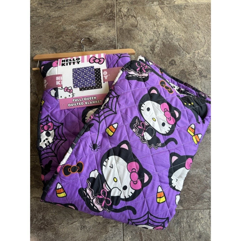 VIRAL Sanrio Hello Kitty Halloween Quilted Blanket Purple Full/Queen 90x90 NWT - Picture 3 of 5